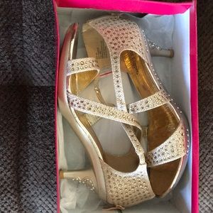 Gold high heels👠